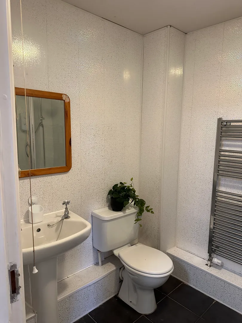 6 Bedroom Student House- 31 Denison Court NG7 3PH - Image 7